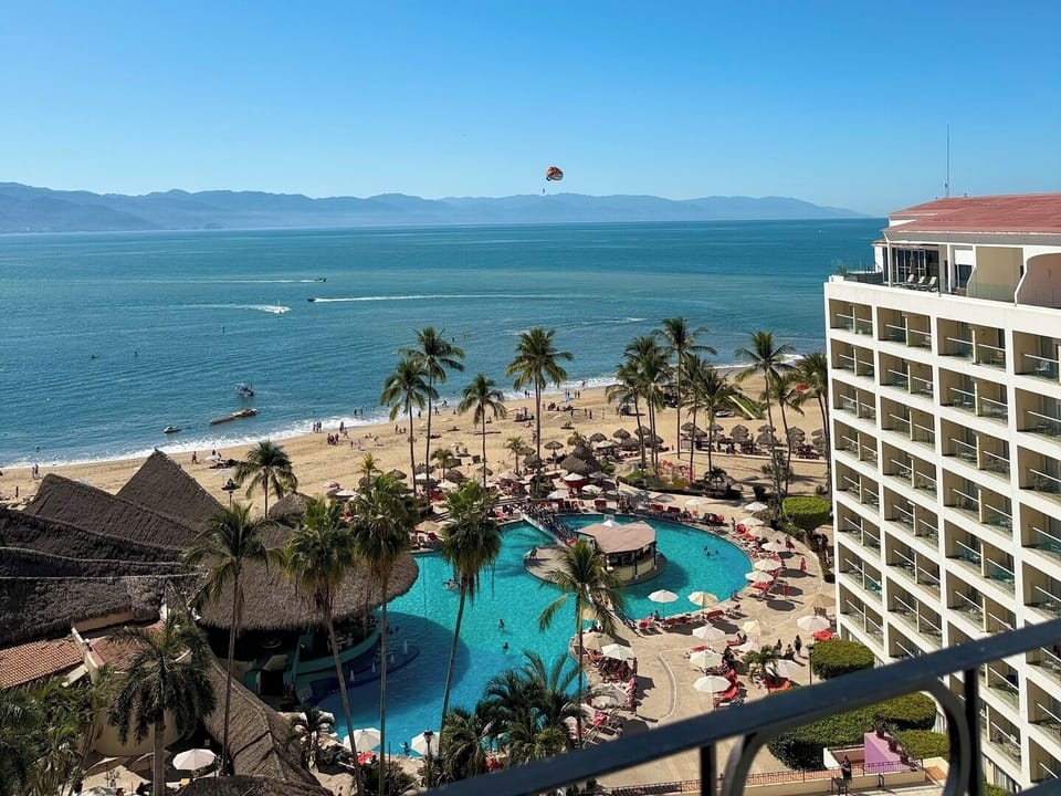 Vista panorámica de las instalaciones. Esta habitación tiene vista al mar