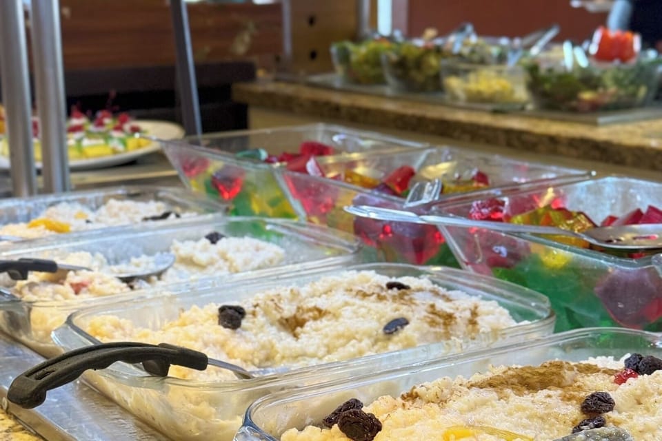 Pase de día completo: Alimentos y Bebidas (con costo extra) Pregunta a tu Anfitrión por ofertas especiales por temporada!