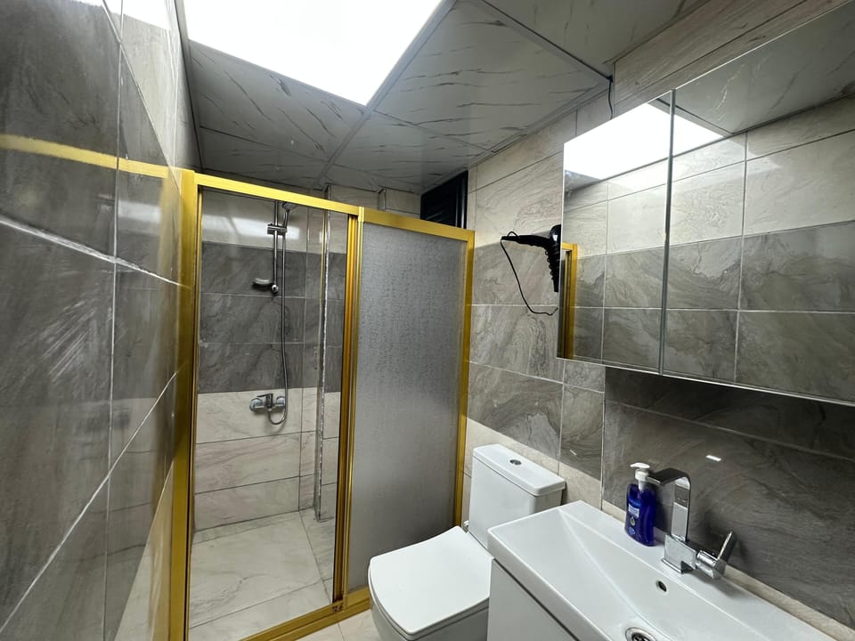 Classic Double Room | Bathroom | Towels