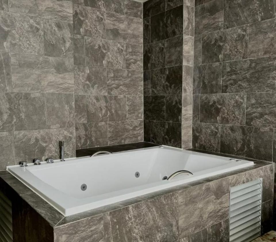 Deluxe Room | Desk, laptop workspace, free WiFi