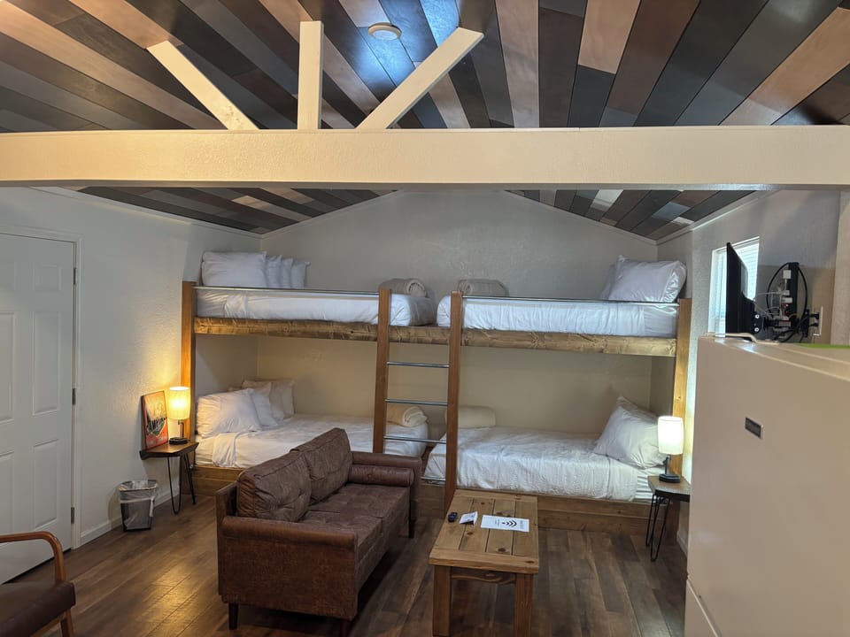 Sleeping arrangements Two Full Size Bunk Beds