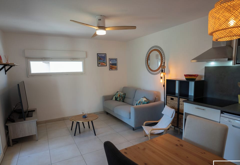 Large air-conditioned living room with fitted kitchen, lounge and living room