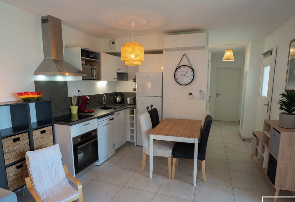 Large air-conditioned living room with fitted kitchen, lounge and living room