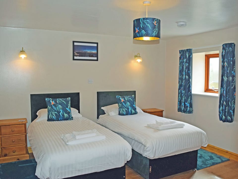 Ensuite Bedroom (Kingsize or Twin) | Beech Cottage - Newton House Farm, Sneaton, near Whitby
