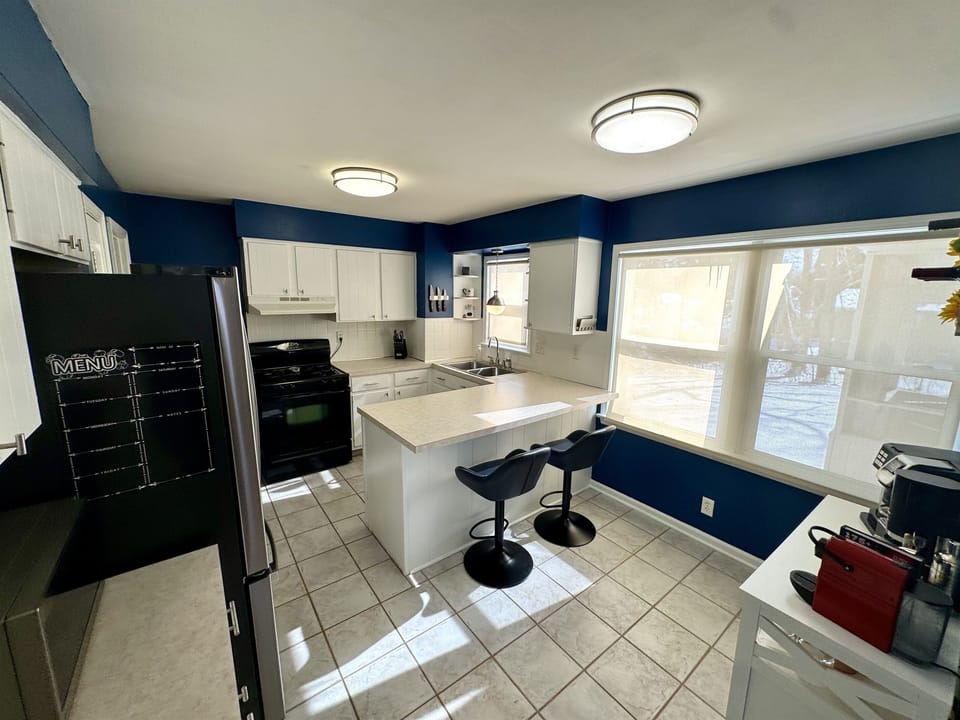 Great Kitchen with Breakfast Bar and fully stocked!