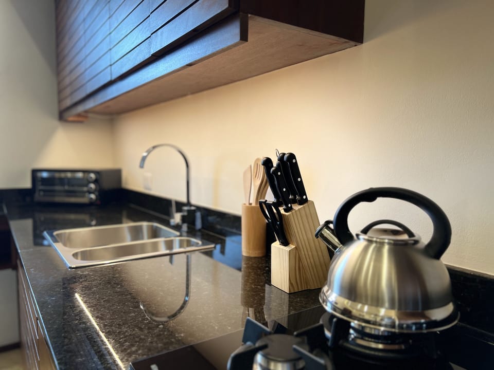 Superior Suite, 2 Bedrooms, Kitchen, Pool View | Private kitchen