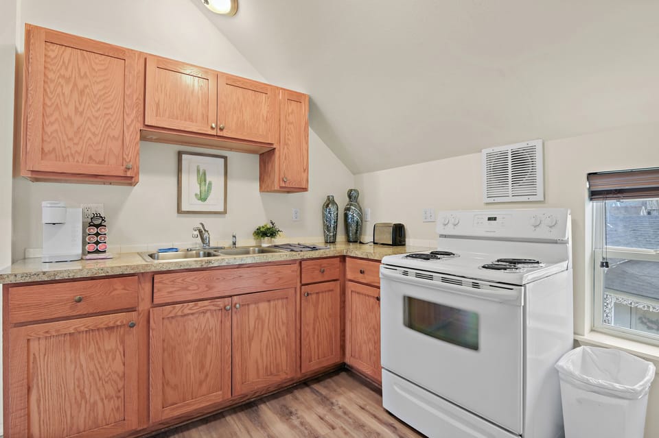 Family Suite, 3 Bedrooms, Non Smoking, City View | Private kitchen | Full-size fridge, microwave, oven, stovetop