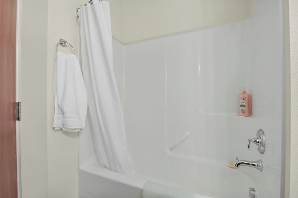 Maple Leaf Manor Suites Apartment in Spokane