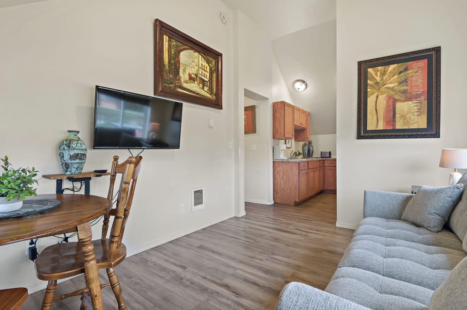 Family Suite, 3 Bedrooms, Non Smoking, City View | Living area | 32-inch flat-screen TV with cable channels, TV