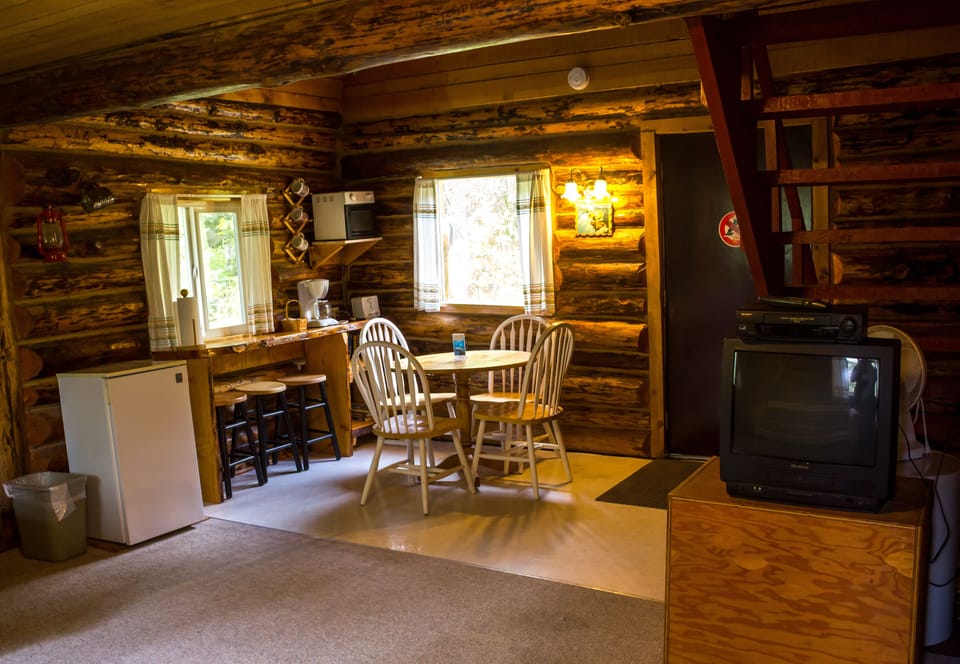 Cabin, Mountain View, Mountainside (#1 Chinook) | In-room dining