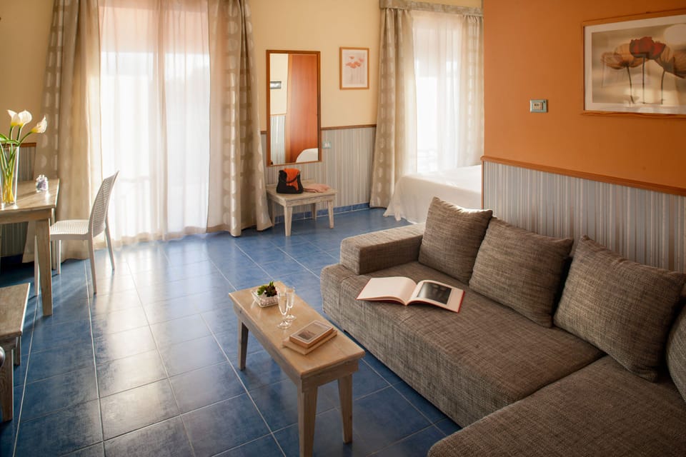 Junior Suite | Living area | LED TV