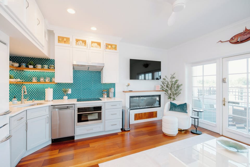 Modern kitchen equipped with high-end finishes, full-size appliances, ice maker, Keurig coffee maker, and everything needed for cooking and entertaining.
