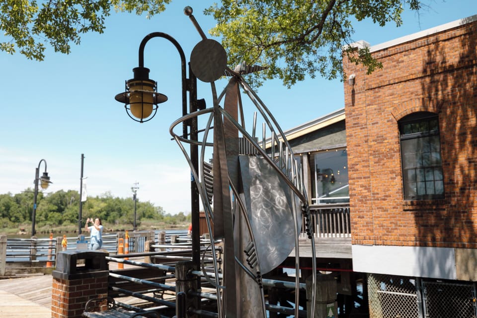 Located in the heart of downtown Wilmington, this highly walkable condo puts you steps from restaurants, nightlife, coffee shops, and local attractions.
