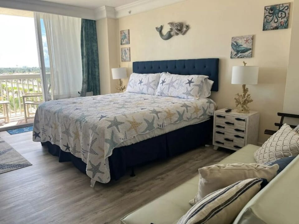 King size bed & side couch