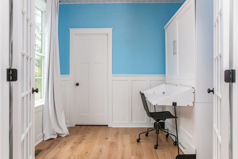Downstairs bedroom with queen sized Murphy bed. 