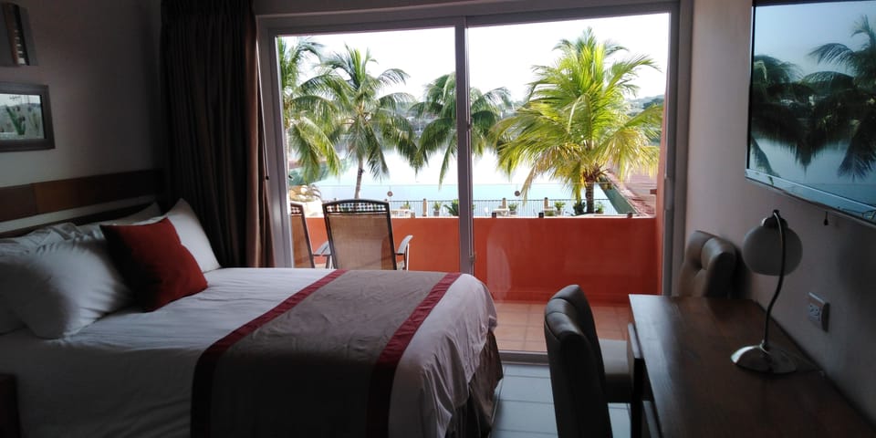 Deluxe Double Room Single Use, 1 Bedroom | Premium bedding, Tempur-Pedic beds, desk, laptop workspace