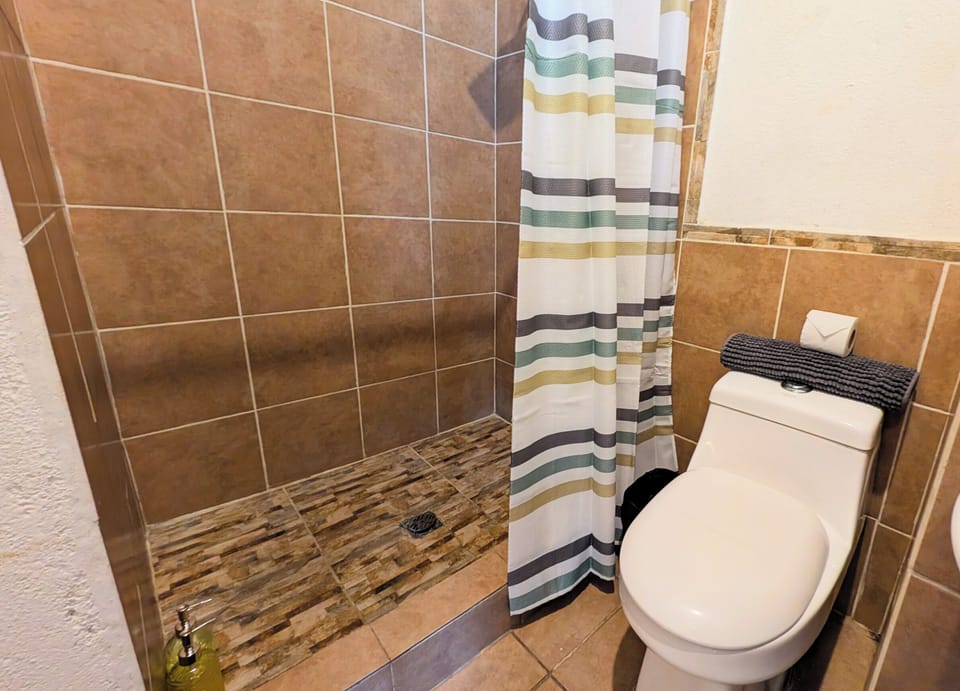 City Quadruple Room | Bathroom