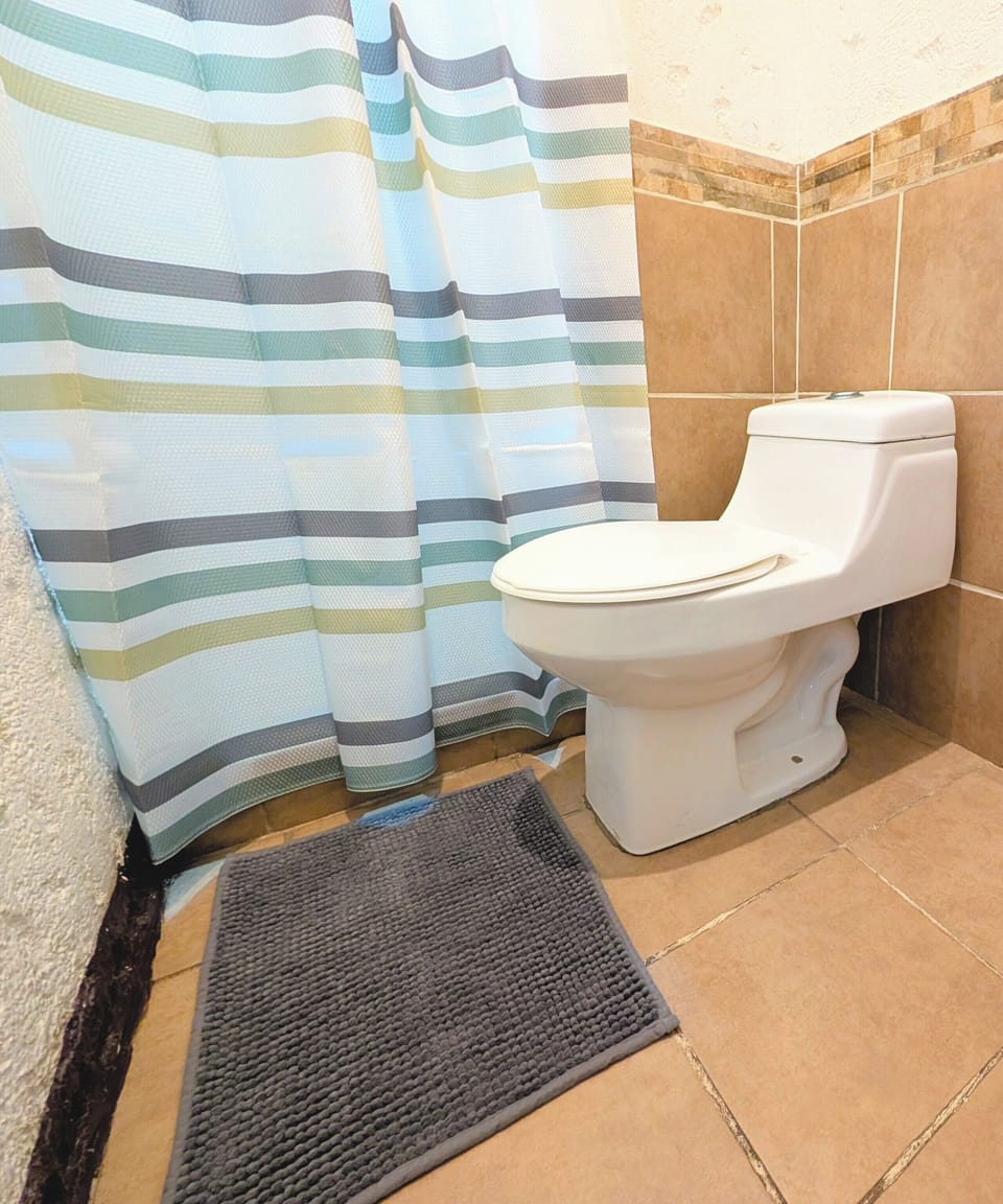 Classic Quadruple Room | Bathroom