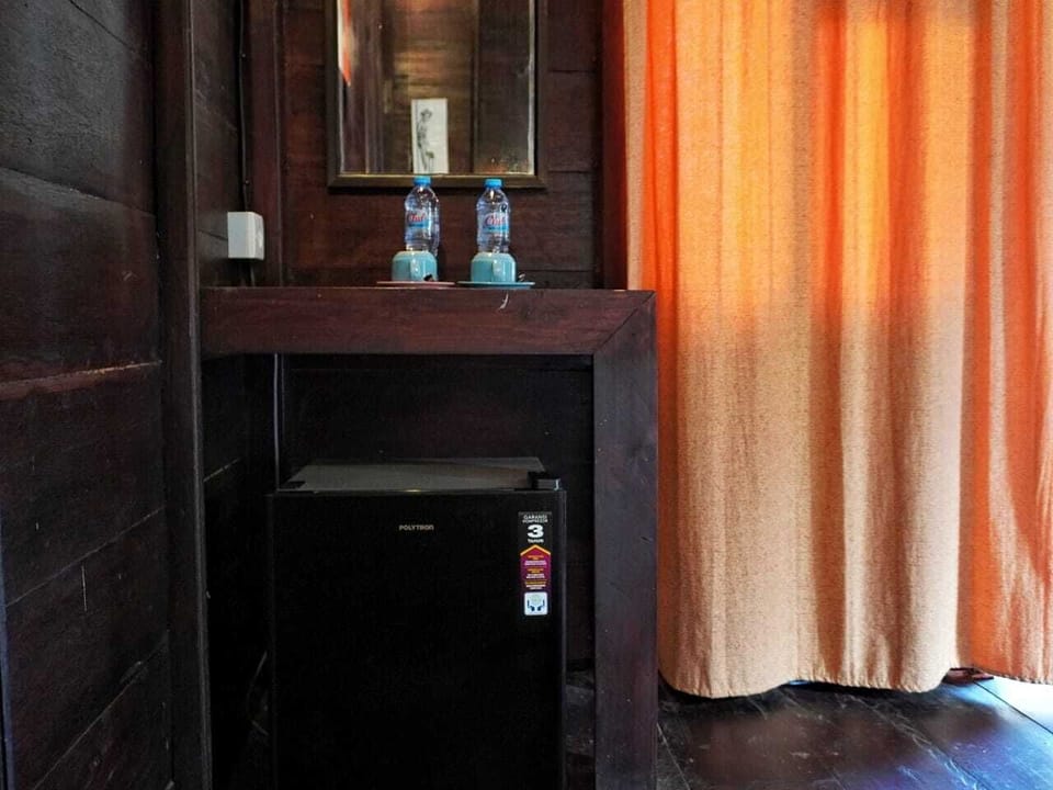 Desk, free WiFi