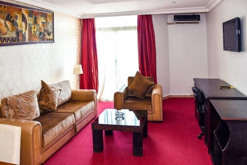 Executive Room | Living area | Flat-screen TV