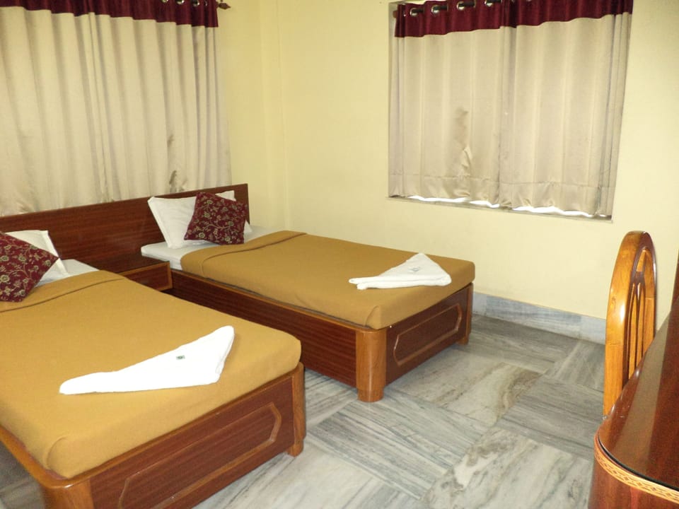Deluxe Double Room Single Use, 1 Double Bed | Desk, iron/ironing board, free WiFi