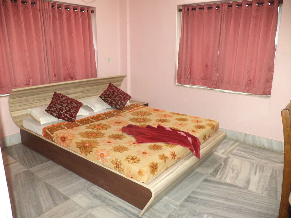 Deluxe Double Room Single Use, 1 Double Bed | Desk, iron/ironing board, free WiFi