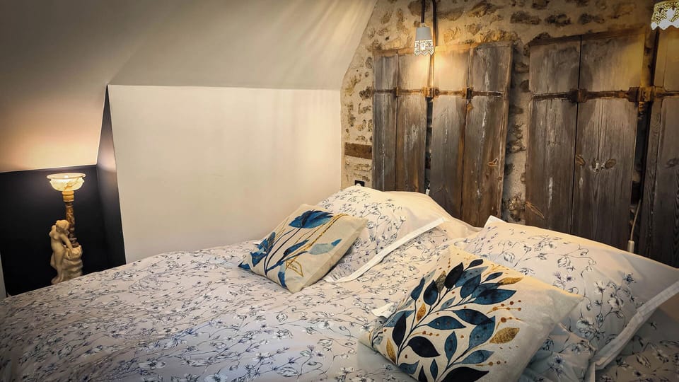 Deluxe Double or Twin Room, Park View | Desk, laptop workspace, WiFi (free)