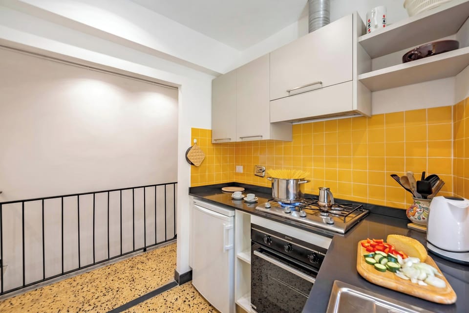 Standard Apartment, 2 Bedrooms, Terrace (Charming Apartment with Balcony In) | Private kitchen