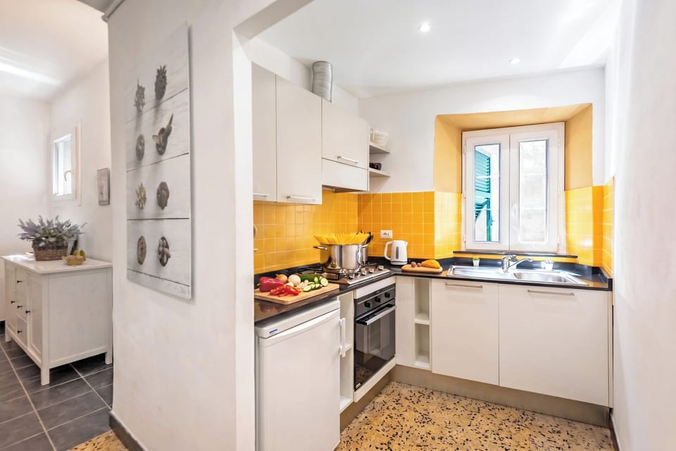 Standard Apartment, 2 Bedrooms, Terrace (Charming Apartment with Balcony In) | Private kitchen