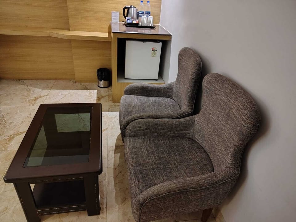 Deluxe Room | Living area