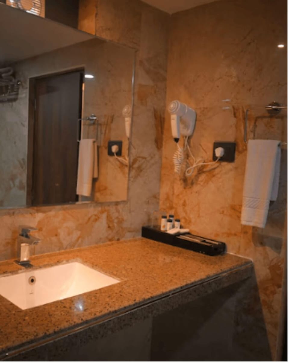 Deluxe Room | Bathroom | Shower, hair dryer, towels, soap