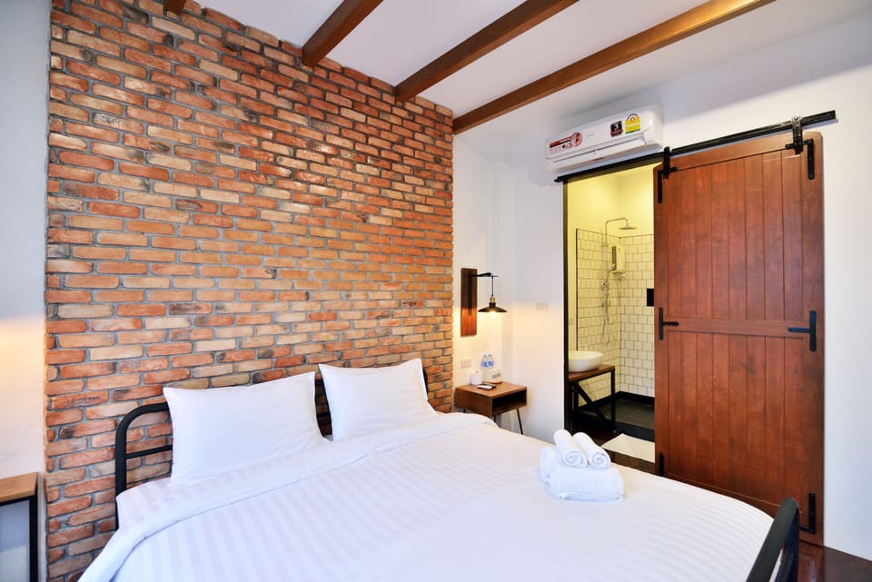 Deluxe Double Room | 7 bedrooms, desk, soundproofing, rollaway beds