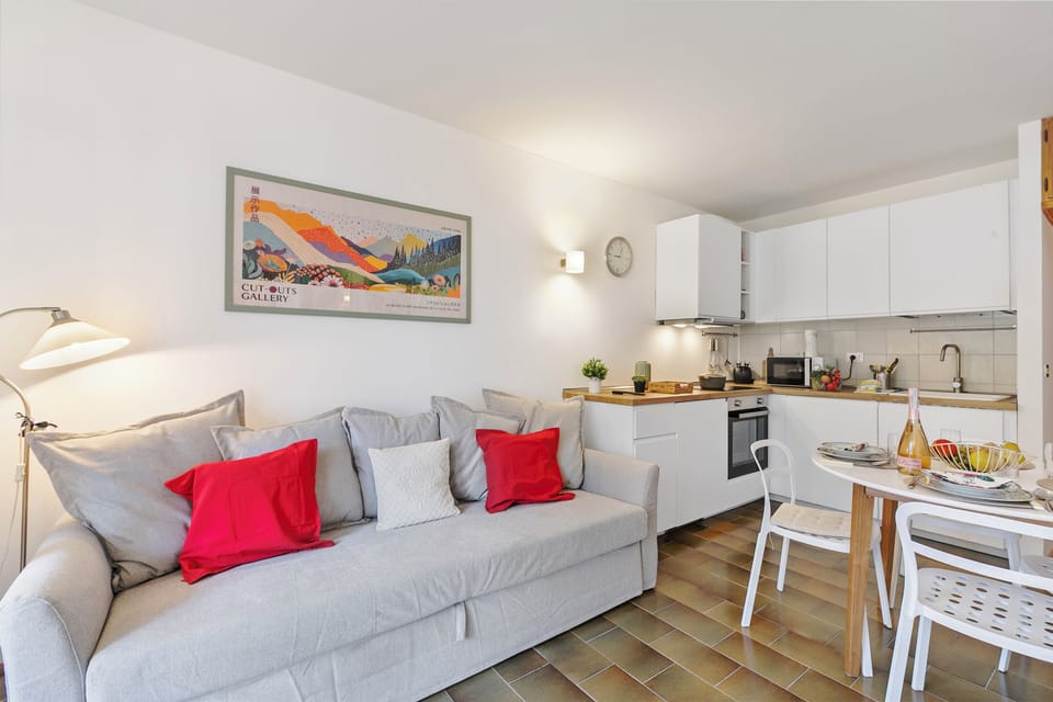 Standard Apartment, Multiple Bedrooms (Appartamento Rio Secco) | Living area | 21-inch Smart TV with cable channels