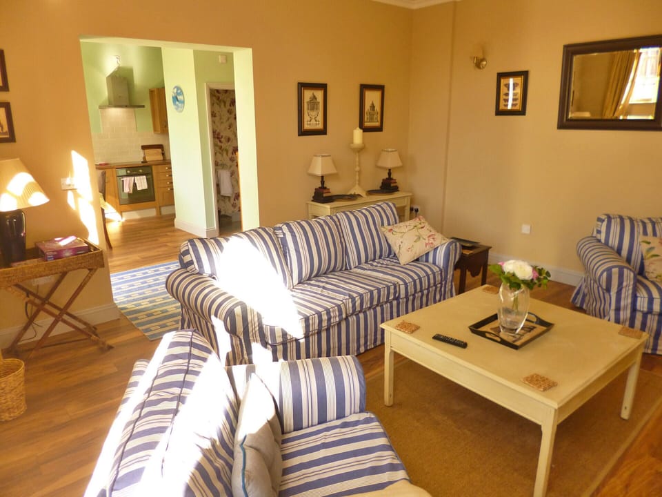 Cottage | Living area