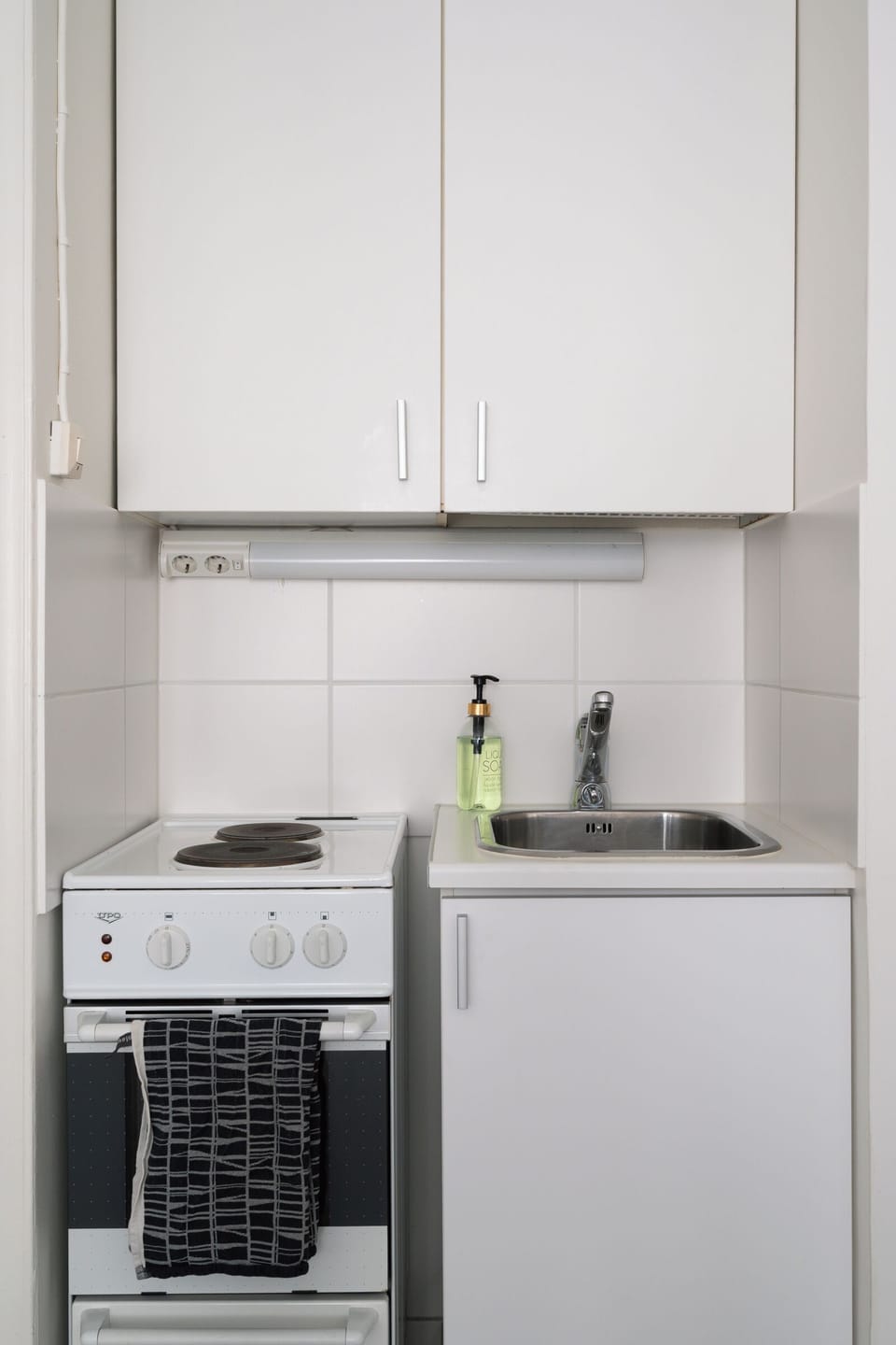 Comfort Apartment, City View | Private kitchen | Mini-fridge, microwave, oven, stovetop