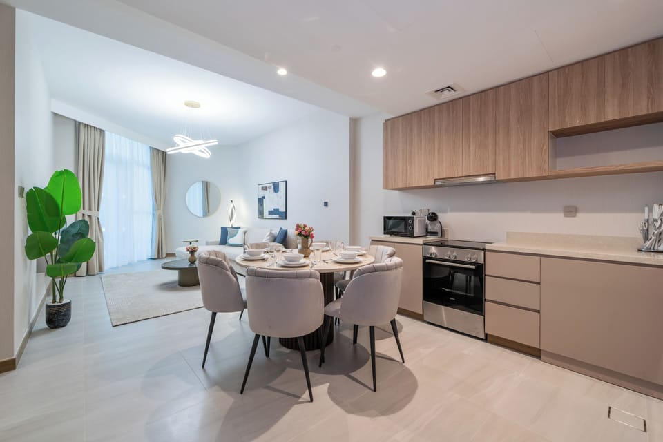 Apartment, Balcony, City View | In-room dining