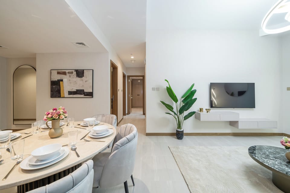 Apartment, Balcony, City View | In-room dining