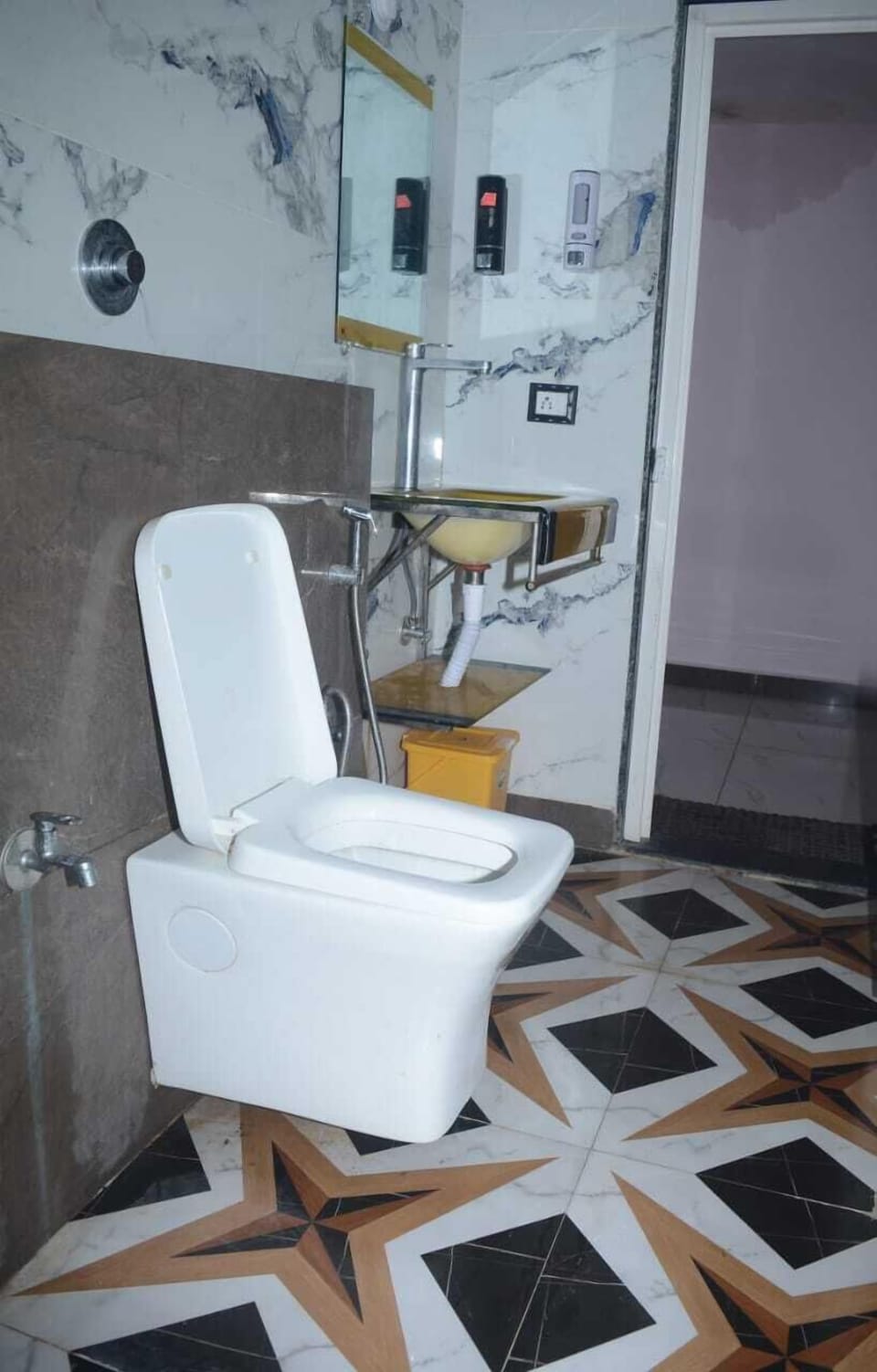 Deluxe Double Room, City View | Desk, laptop workspace, free WiFi
