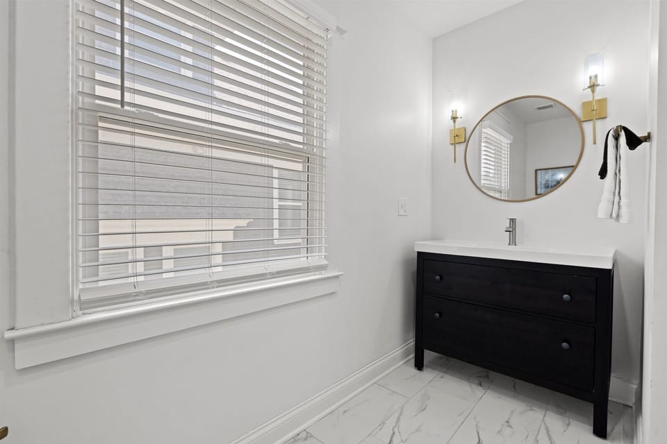 Second floor shared full bathroom
