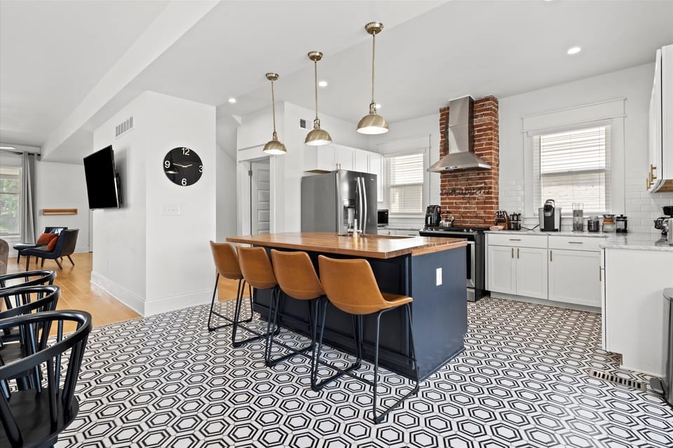 Updated kitchen with island & seating