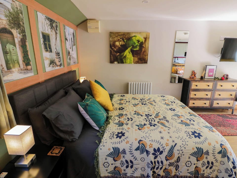 1 bedroom, individually decorated, individually furnished, free WiFi