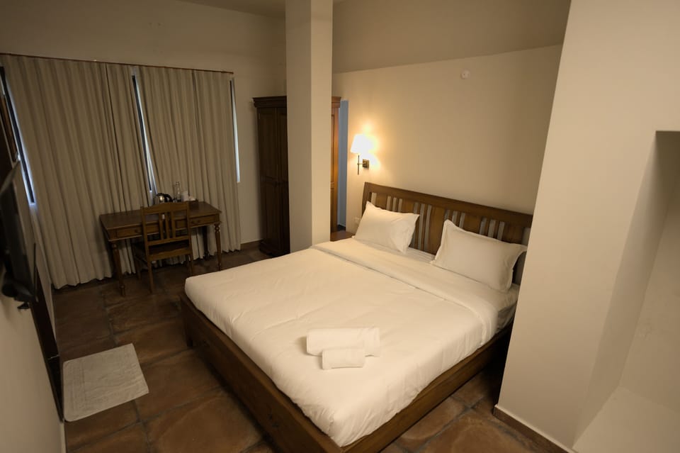 Deluxe Double Room | Egyptian cotton sheets, premium bedding, desk, laptop workspace