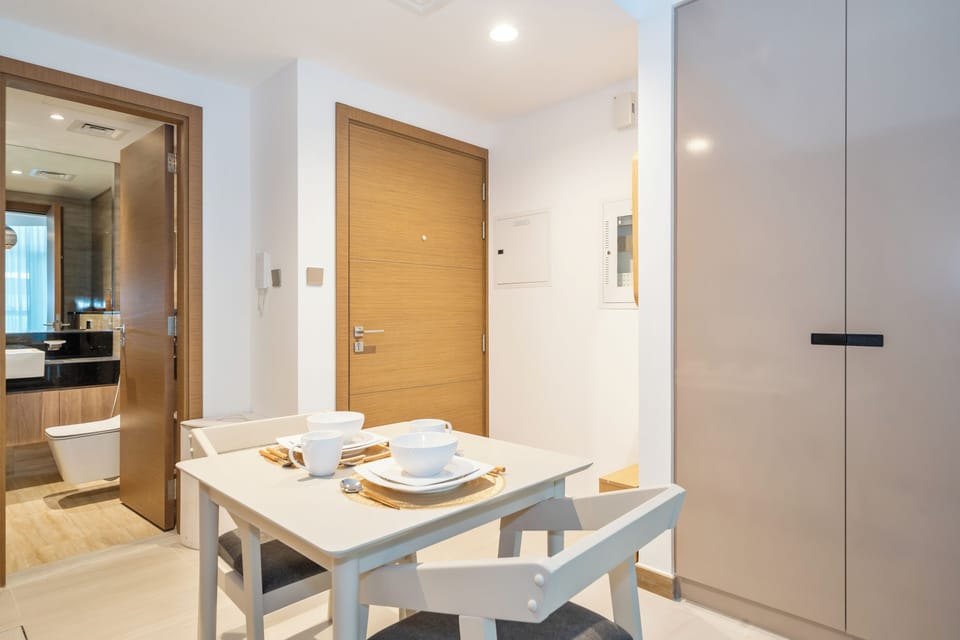 Studio, Balcony, City View | In-room dining