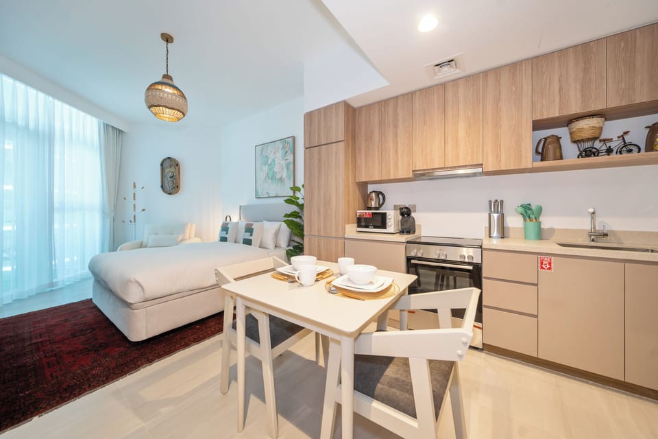 Studio, Balcony, City View | In-room dining