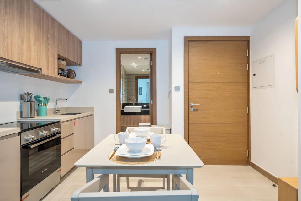 Studio, Balcony, City View | In-room dining