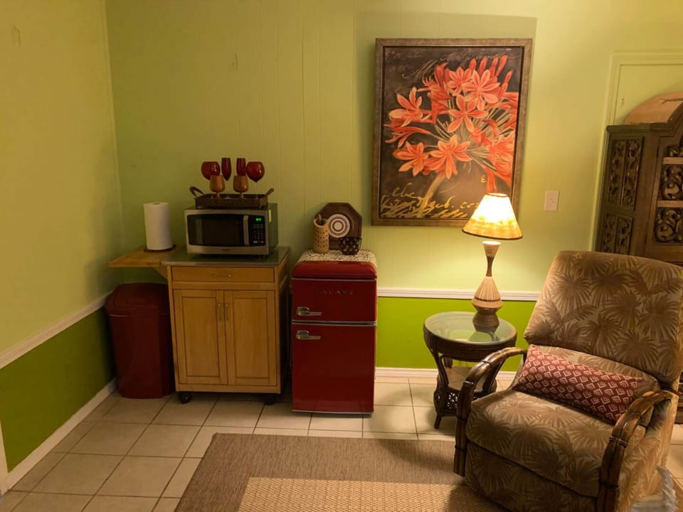 Signature Condo, 1 King Bed with Sofa bed, Non Smoking | Mini-refrigerator