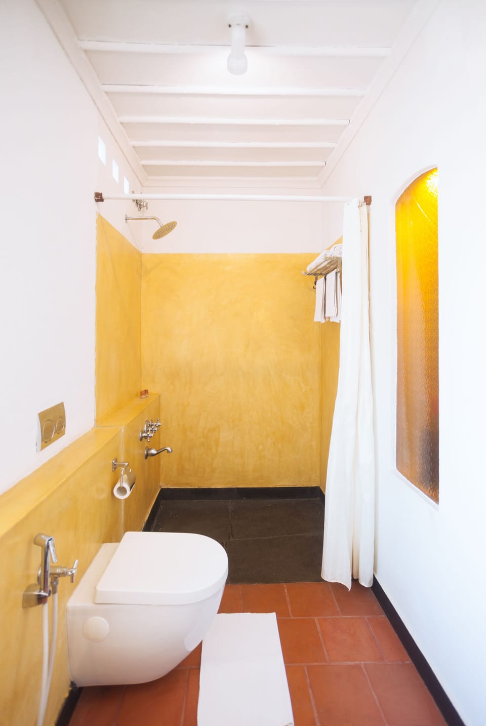 Standard Double Room, 1 Bedroom, Garden View | Bathroom | Shower, free toiletries, towels