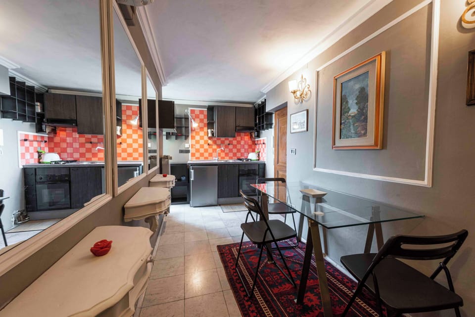 Classic Duplex, Balcony, City View | Private kitchen | Oven, stovetop
