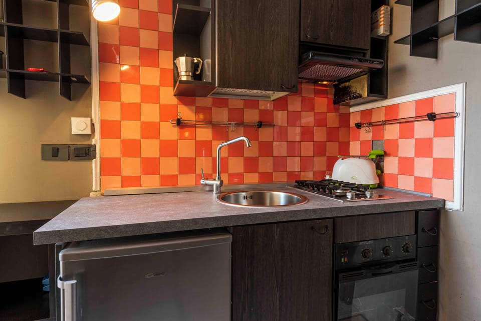 Classic Duplex, Balcony, City View | Private kitchen | Oven, stovetop