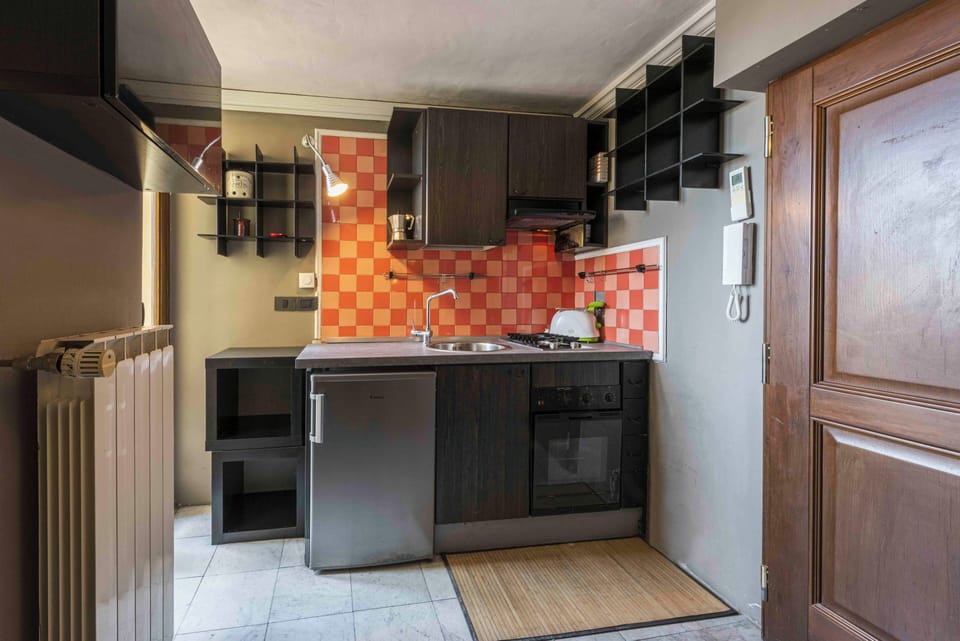 Classic Duplex, Balcony, City View | Private kitchen | Oven, stovetop
